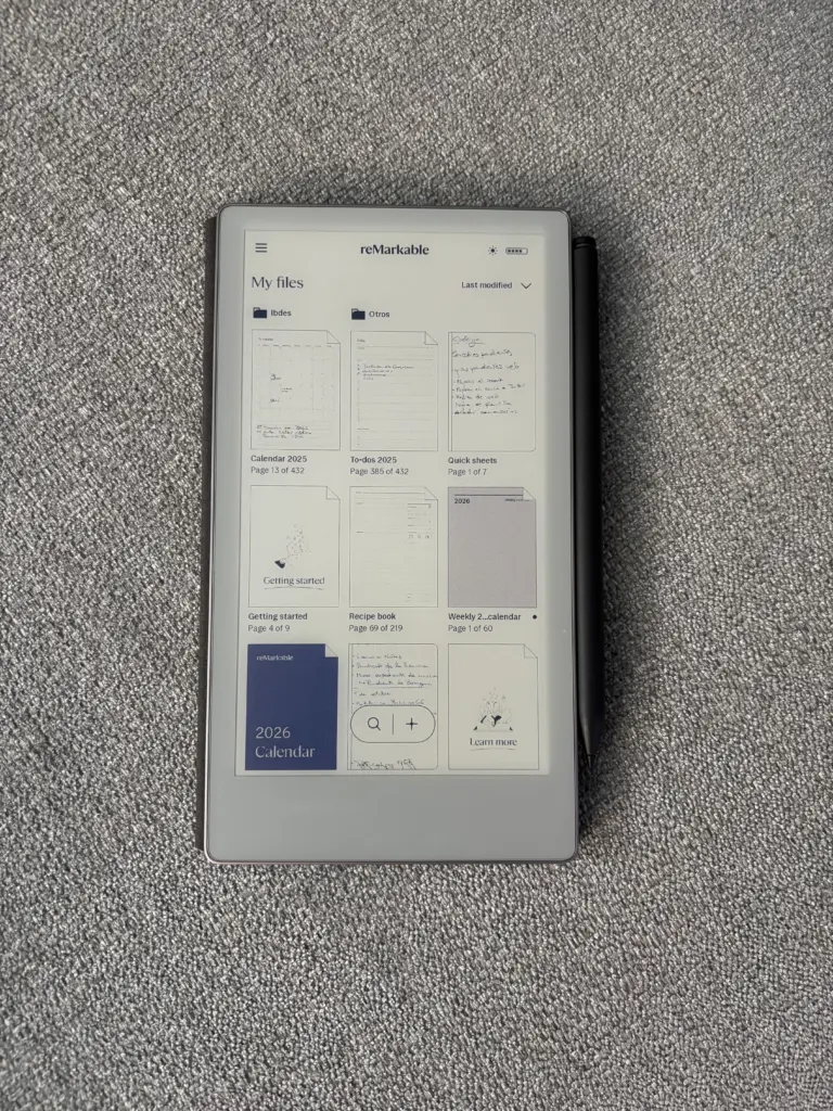 The design of the Remarkable Paper Pro Move from the front