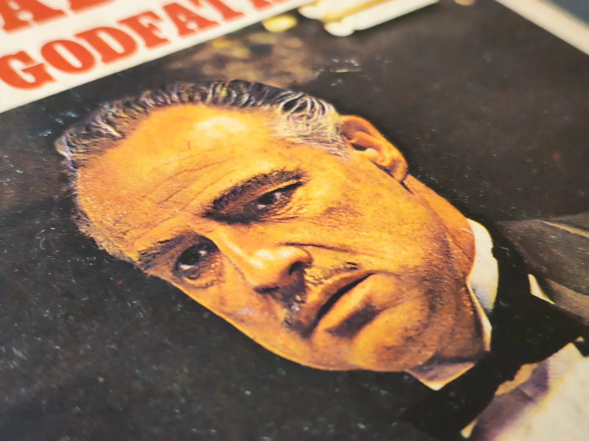 Una foto del libro El Padrino con el Honor 400 5G