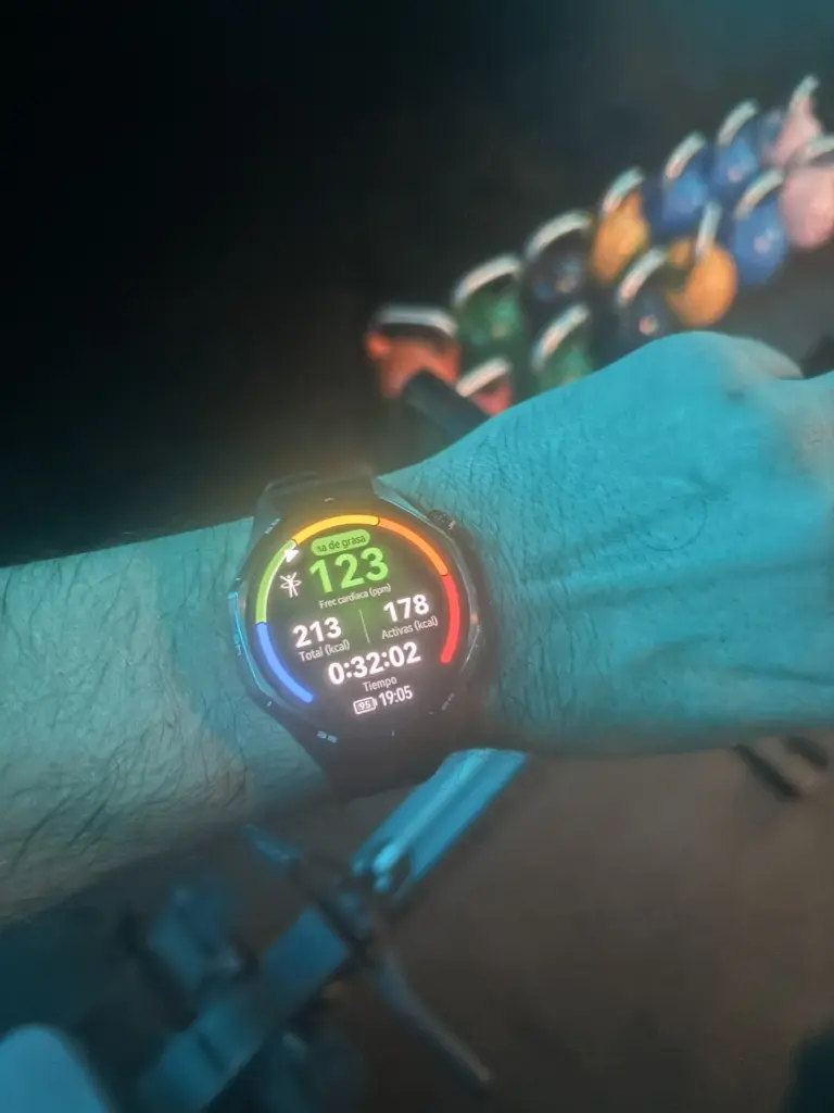 The Huawei Watch Pro 6 doing sports
