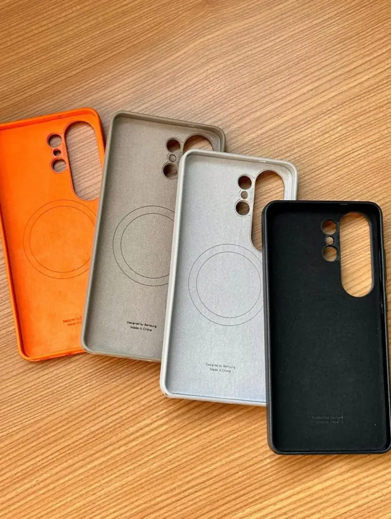 La trasera de las fundas con Qi2